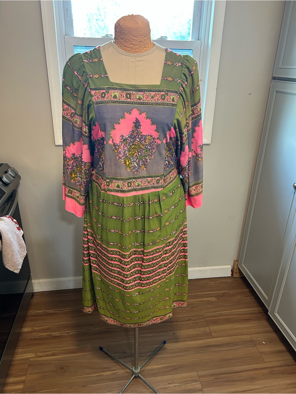 Vintage 1960s Mini Graphic Moomoo Dress with Bell Sleeves Size XL